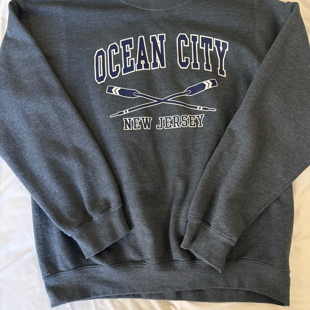 Gildan Ocean City New Jersey Gray Crewneck Sweater